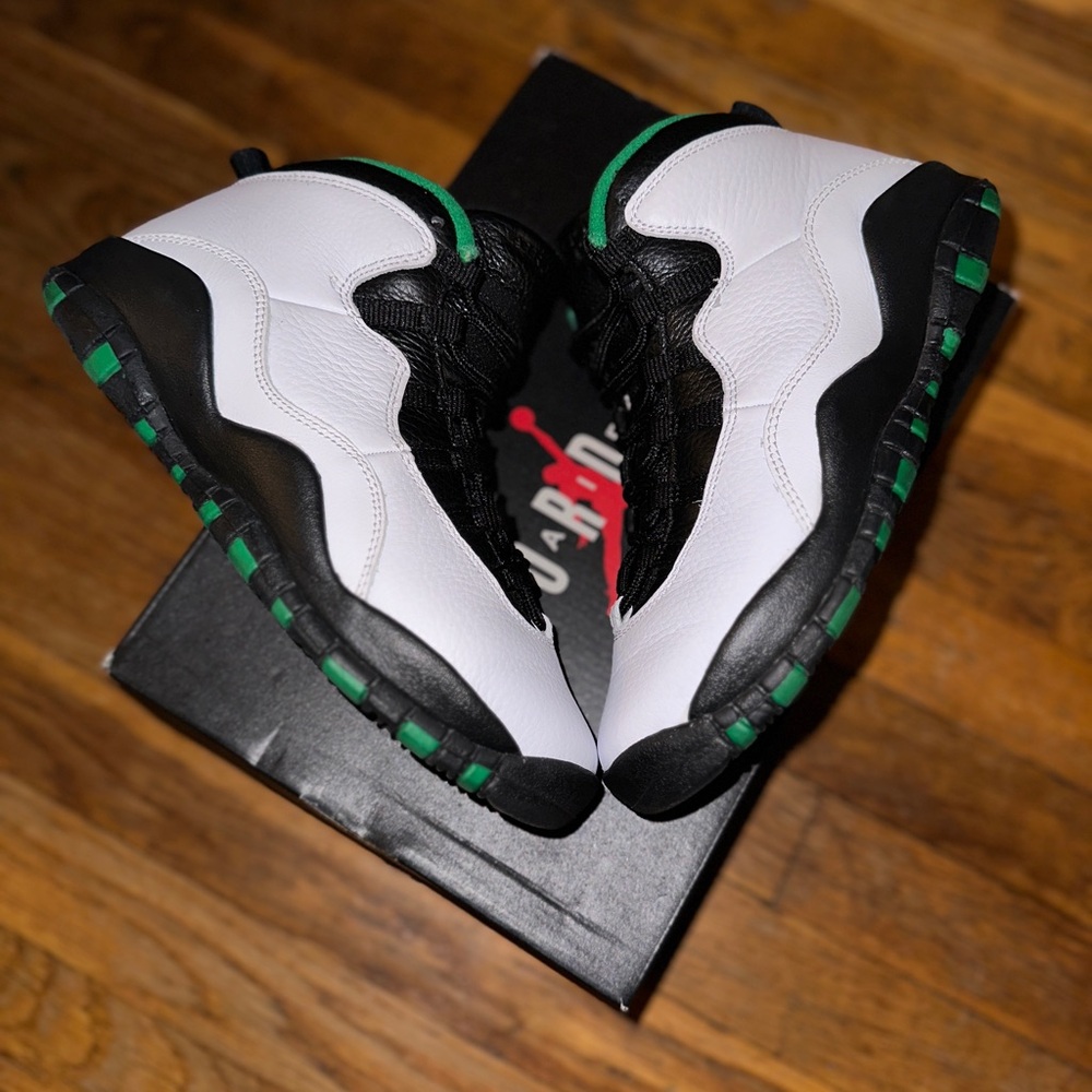 Grade School Air Jordan 10 - Picture 3 of 4